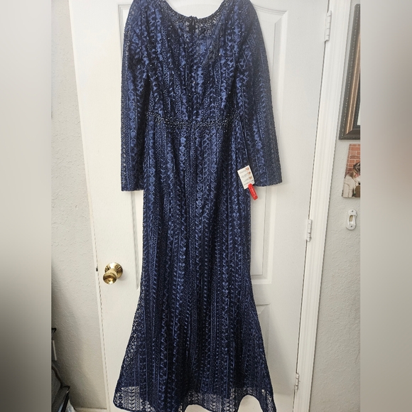 Mac Duggal 20271 - Midnight Embroidered Long Sleeve Evening Dress SZ 12 NWT - Picture 8 of 13